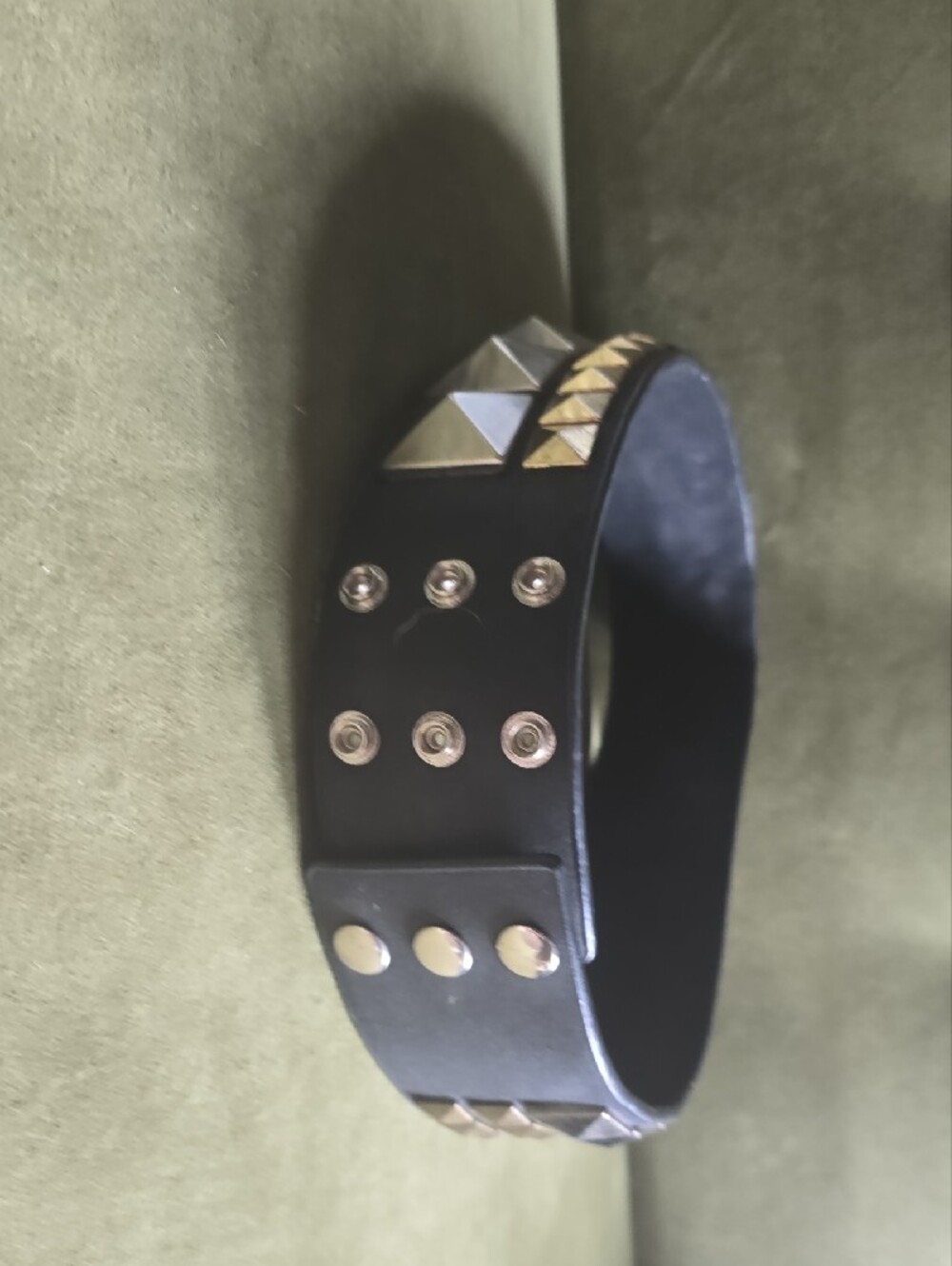 BCBG Small Black Leather Pyramid Stud Belt with Mixed Silver and Gold - Picture 4 of 4